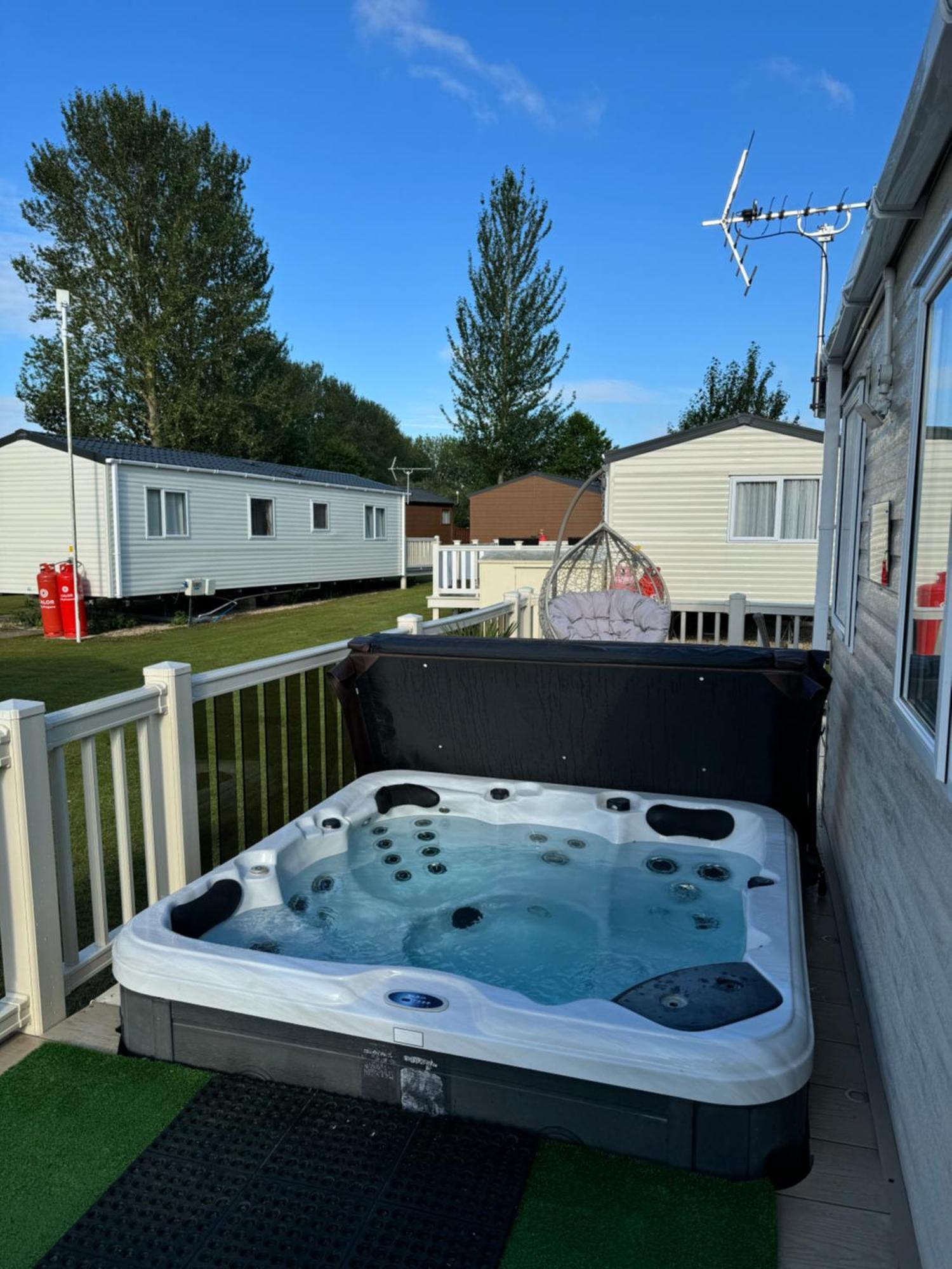 Hot Tub Retreat At Tattershall Lakes المظهر الخارجي الصورة